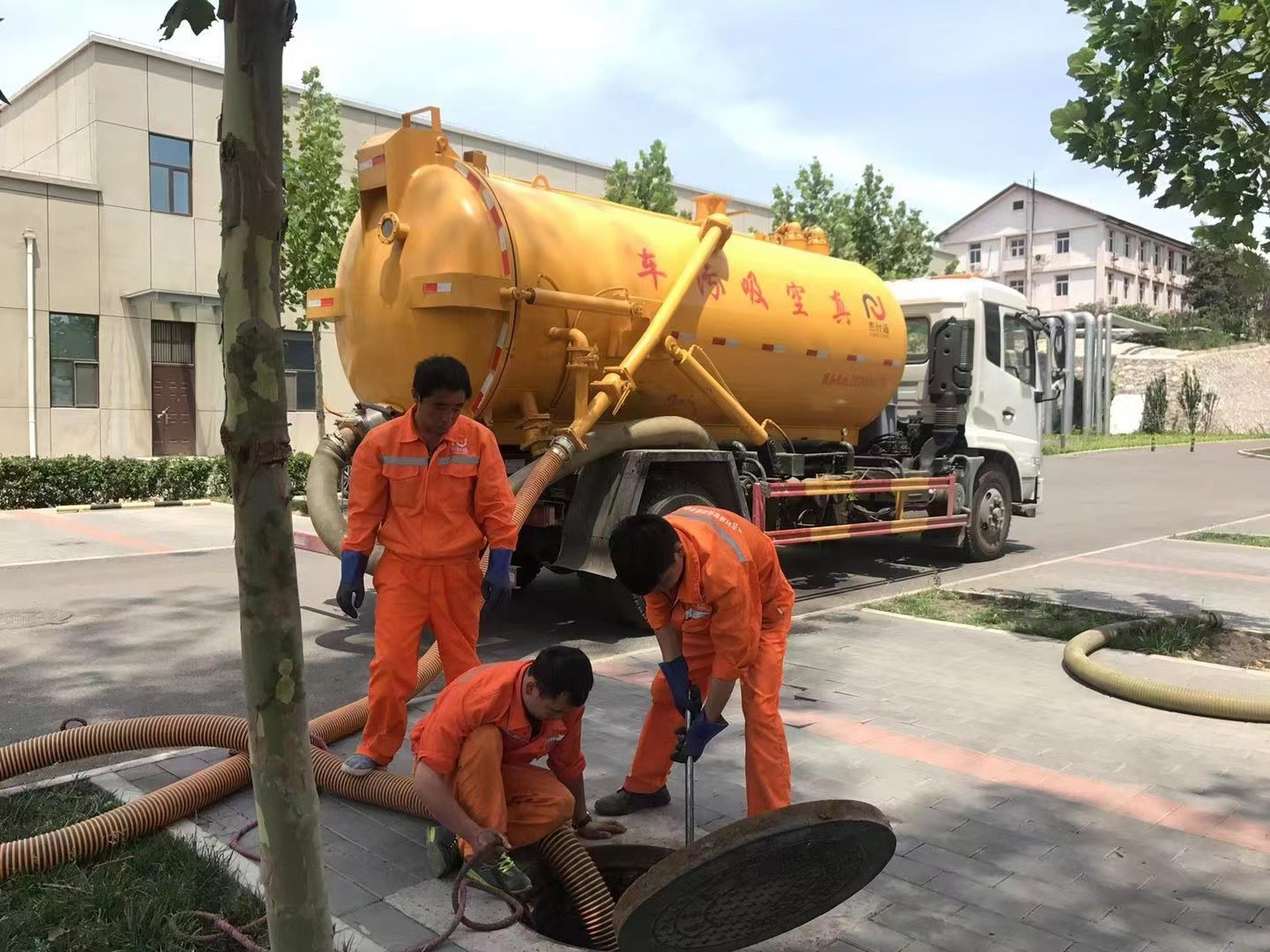 咸丰化粪池清理与5-8吨吸粪车施工效率分析